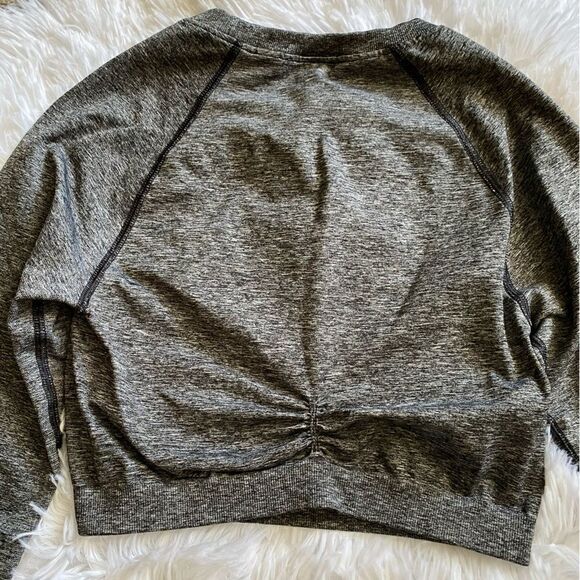 Gymshark Long Sleeve Crop Top Stretchy Womens Size Medium Gray - Picture 4 of 8